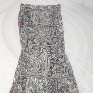 Standard flowly unique print skirt for modest and unique 90ds wear.